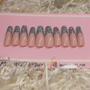  Glitter naglar💅 - Glitter naglar 75 kr inklusive frakt