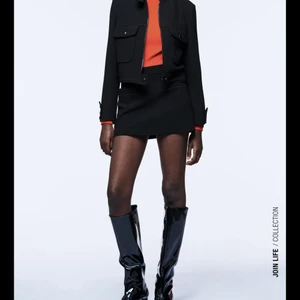 Slut såld kjol från zara - Helt nu säljer för jag beställde två storlekar men glömde skicka tillbaka. Den är ganska liten i storleken så skulle säga att den passar en M mer än någon som har L vanligtvis. Ny pris 399