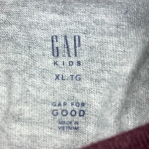 GAP  - En långärmad GAP tröja i perfekt skick. Storlek XL kids. 