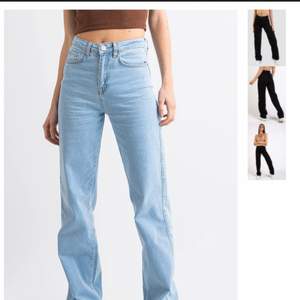 Säljer mina ljusblåa jeans ifrån madlady. Köpte för 549 kr. Hör av er vid frågor och intresse!💕