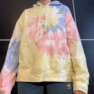 Tjocktröja - Använd 1 gång. Står L i men sitter mer som en s/m