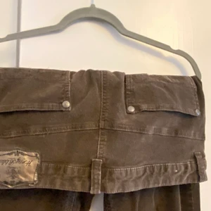 Bruna jeans - Kom privat för fler detaljer 