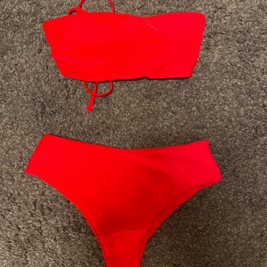 Bikini - Säljer min bikini! Aldrig använd då den inte passade på mig, kom privat för frågor eller fler bilder. Köparen står för frakt💞