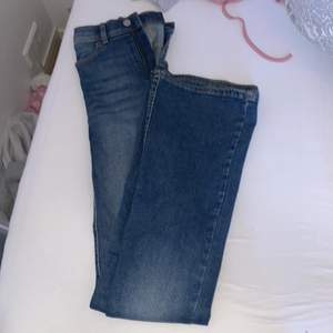 Utsvängda jeans från dr denim inga flöckar eller fel på extra tall💞