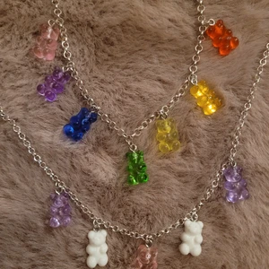 Gummibjörns halsband  - Egengjorda, går att önska färger. Frakt 13 kr