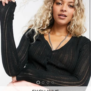 Topp  - Topp från reclaimed vintage i storlek S. Fint skick aldrig använd 🖤