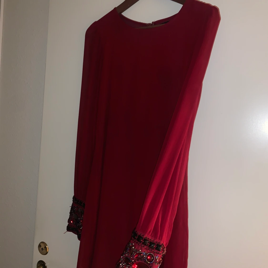 Röd Kläning med stenar - 90