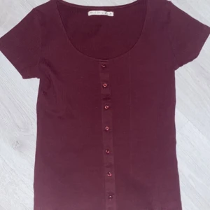 vinröd topp 💗 - snygg, vinröd topp som aldrig har kommit till användning tyvärr :(