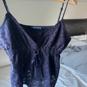 Intressekoll på brandy top - Intressekoll på en av mina favorit toppar köpt från brandy. Har bara använt den en gång. Finns inte längre i butik!! Buda!!