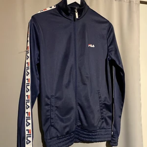 S - Knappt använd och i väldigt bra skick.