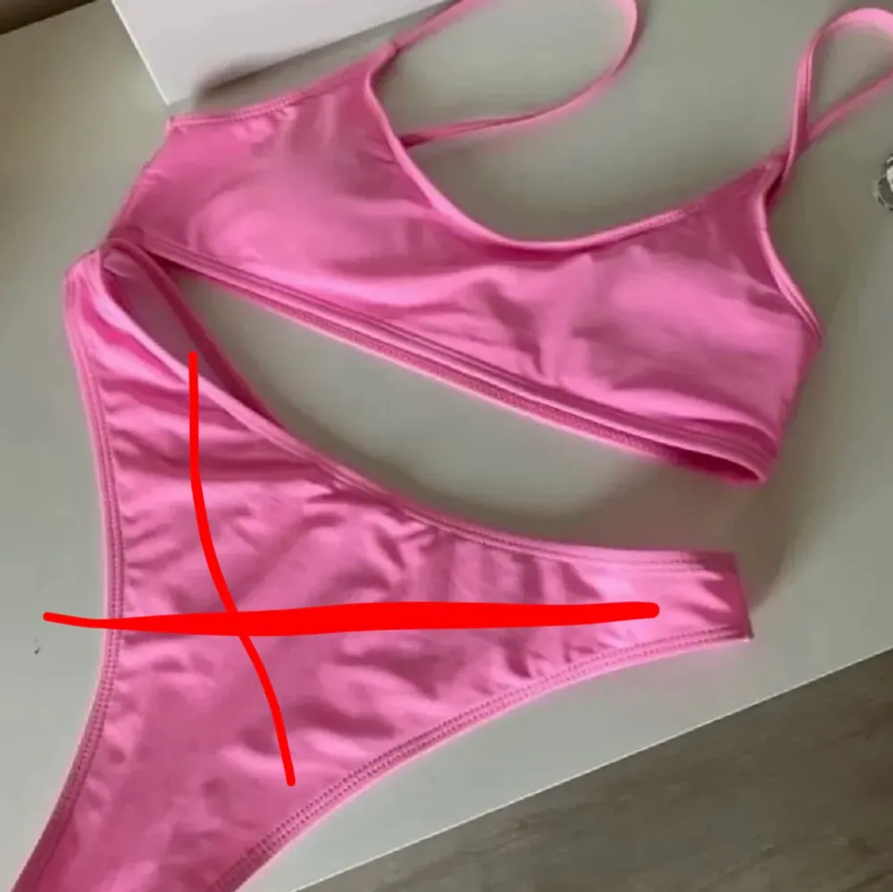 Rosa bikini topp från SHEIN 💖 Helt ny å oanvänd. Det är inget spänne bak.. Övrigt.