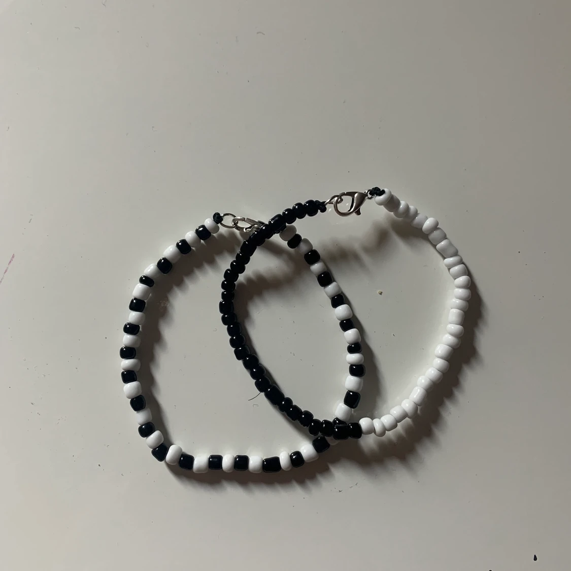 Blanck and white bracelets 🤍🖤