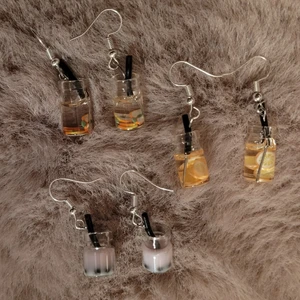 Olika örhägen  - Priset är per styck, Pluppar medföljer 