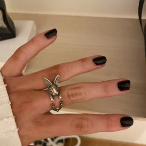 Cool ring - As cool ring med en kanin på! 💕 köpare står för frakt 🥰🥰