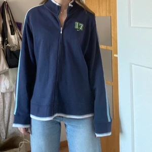 Kofta/tröja - Tröja från Nike i storlek XL. Frakt tillkommer!