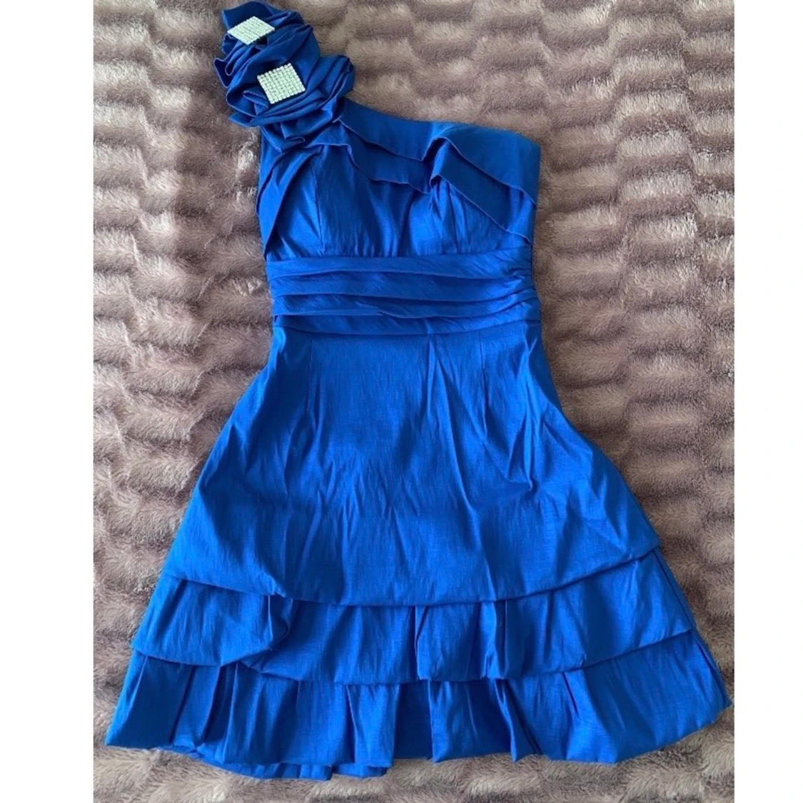 One shoulder festklänning, strl 32/34