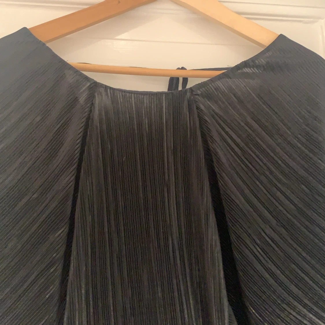 Plisserad svart top - 91