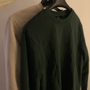 Sweatshirts - Säljer dessa fina sweatshirts som passar till allt💞💞 storlek XS men är som S/M. En för 90kr eller 2 för 120kr ink frakt💓 GRÖNA ÄR SÅLD💚