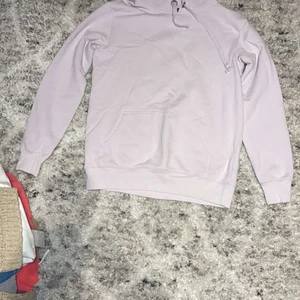 Lila hoodie storlek M - Oversized pastel purple hoodie