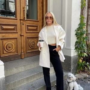 Vi kappa  - Vit kappa från Moa Mattssons kollektion för NAKD - slutsåld (endast testad) 