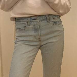 Hej säljer ett par jeans från levis i modellen Wedgie. Pris kan diskuteras : )