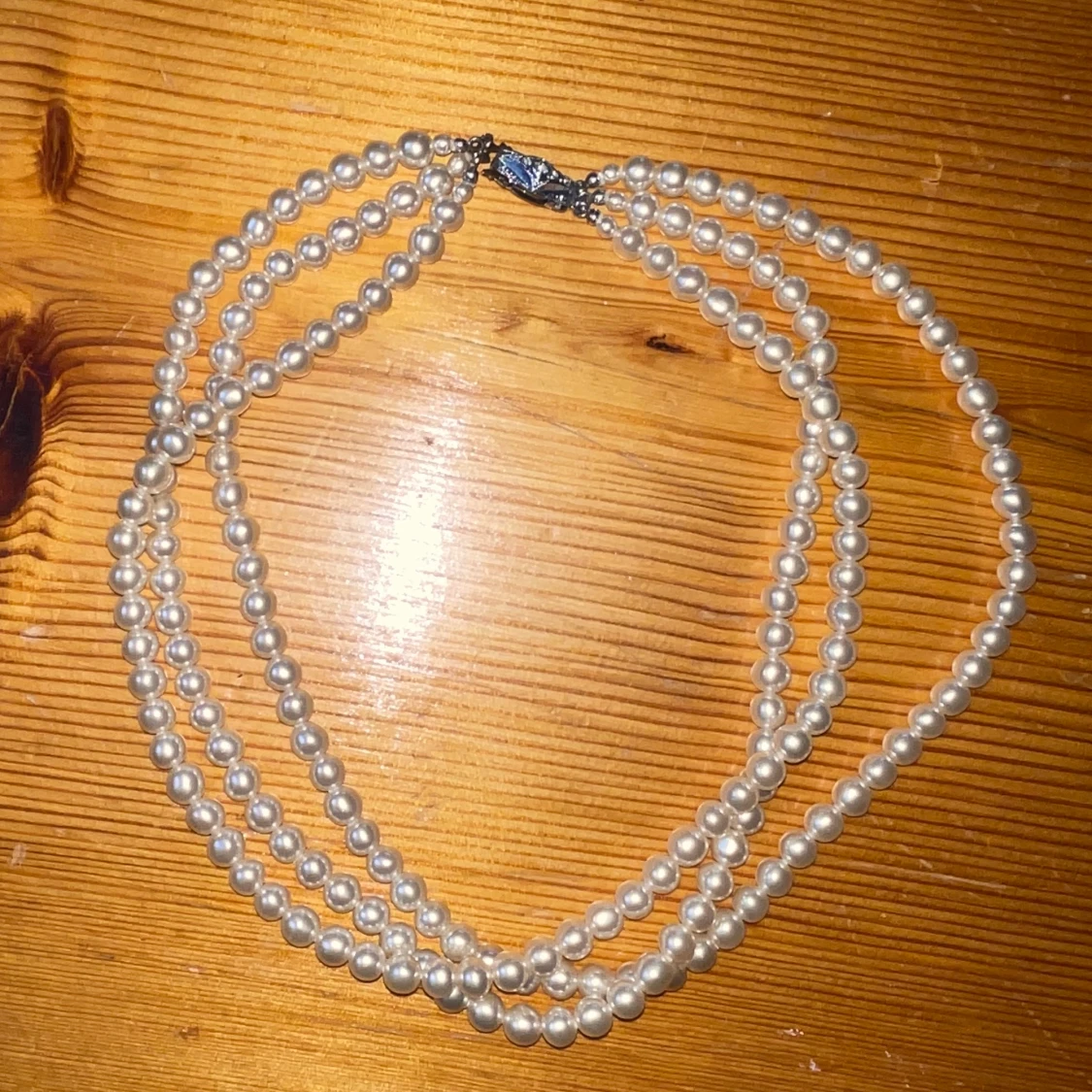 Tre i ett halsband  - 90