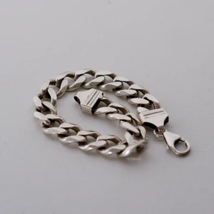 Äkta silver armband, 21cm  - Mycket fint äkta silver armband, 21cm långt och 1,1cm brett.  Skick: bra begagnat skick  Vikt: cirka 50g