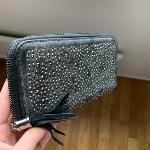 Plånbok - ❤️En fin plånbok till salu för 35kr + frakt. Meddela för frågor!❤️