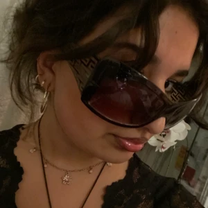 skiit snygga solglasögon  - skit snygga som ja köpte på seconhand. Ser ut som fendi 