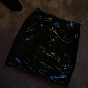 Lack kjol - Lack kjol, aldrig använd 