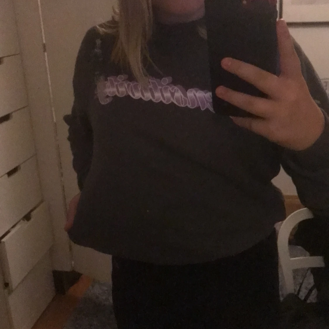 Säljer en tröja grå lila a