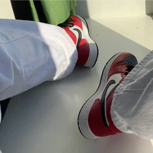 Jordan 1 mid  - Har använt som ett par gånger, de ser fortfarande nya ut 