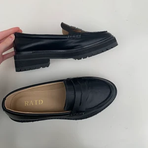 Loafers - Säljer dessa super snygga o trendiga skorna!! De va tyvärr för stora för mig som har st 37-38 så hoppas att någon annan kan ha nytta av de!💕