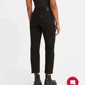 Levis Wedgie jeans svarta, 29 - Levis wedgie jeans, svarta i storlek 29, använda ett fåtal gånger - som nya! 