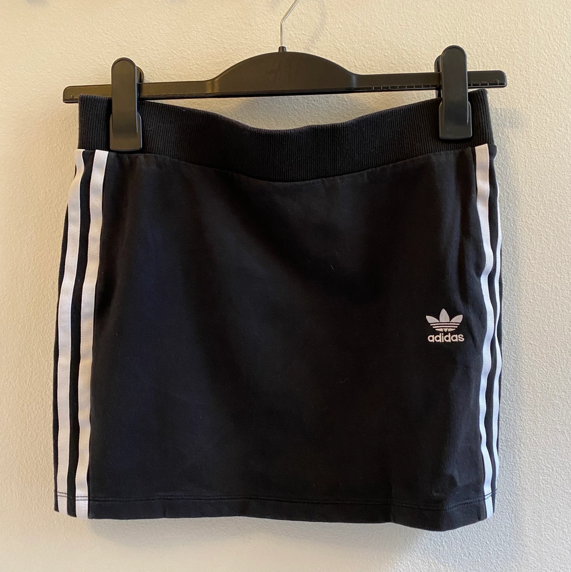 Adidas kjol - använd fåtal ggr - 90