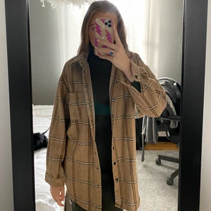 Sister point jacks  - Ordinaire pris 699, säljer för halva priset! Jättebra skick då den knappt är använd. Jag har storlek s men denna passar mig jättebra! 