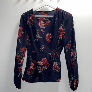 Topp från Gina tricot - Topp från Gina tricot, knappt använd☺️