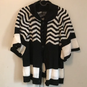 kofta, fin och varm storlek 40-42 - Beautiful autumn lady knitwear , you can have it above a white shirt or blouse. Very comfy and soft