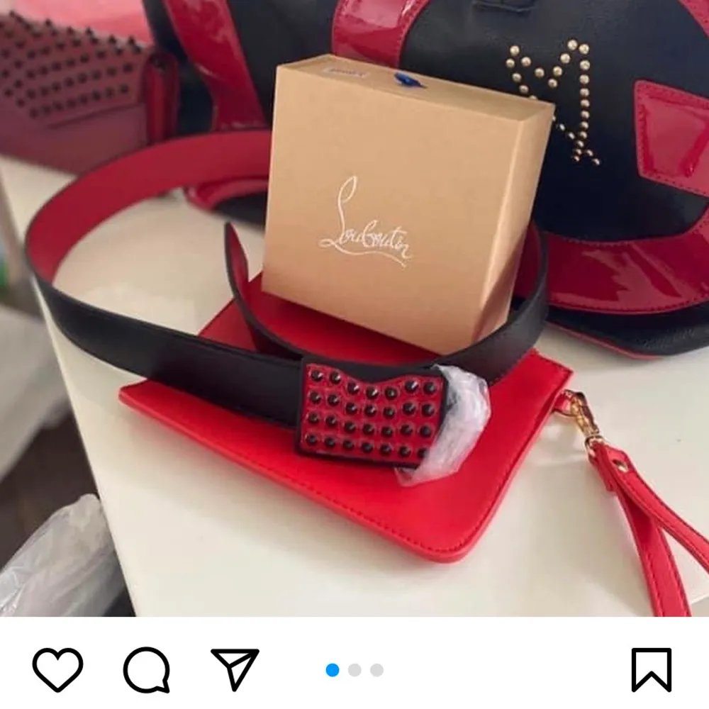 Christian Louboutin bälte/skärp super fin. Låda och kort ingår Kolla gärna min Instagram för flera märkes saker @bara_lyx. Kan även träffas eller skicka. Muu.