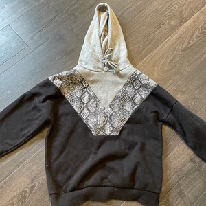 Hoddie från Newyorker - En fin oanvänd hoddie från Newyorker i storlek S!💞