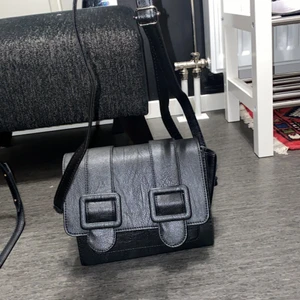 Liten svart väska  - Köpte den i nåt bazaar i Egypten för två år sen och använde den aldrig 