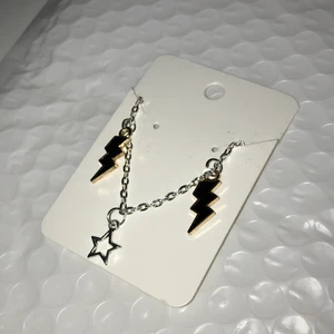 . - Blixt-stjärn halsband! (Silver) = PRIS: 25kr + 12 frakt!🤍