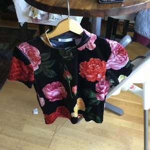 Söt zara summer topps - Användade en gång och passar finns fler bilder 