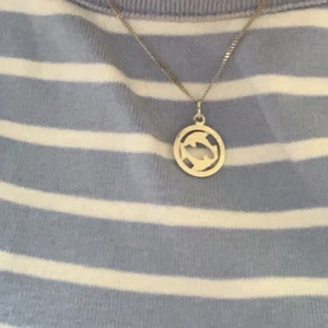 Pisces/fisk halsband - Fint halsband i bra skick. Berlocken är äkta silver medans kedjan är fejk💗