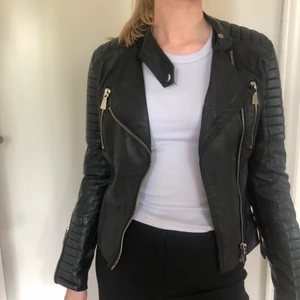 Skinnjacka chiquelle st S - Skinnjacka i bra skick 