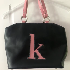 2000s väska  - En jättefin väska, köpt på second hand. 