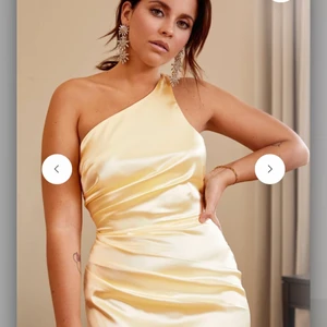 Balklänning - Gul balklänning ifrån Nicole falcianis kollektion med bubbleroom. Skulle haft den på balen men har hittat en annan så den är aldrig använt 💓