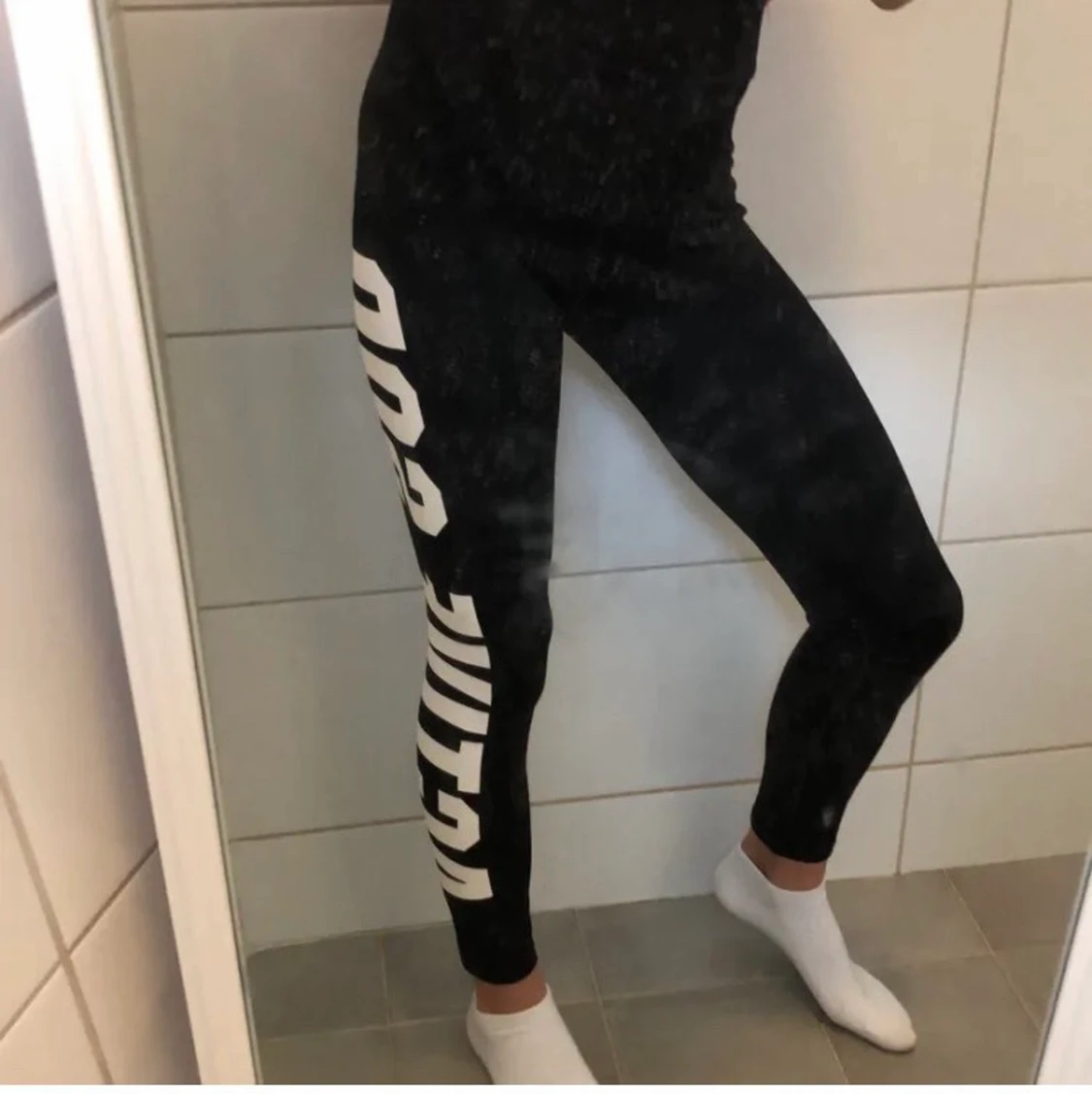 Så fina träningsbyxor!! Aldrig använt 😱 kostar 30kr - 90