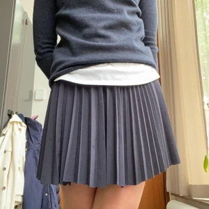 Kjol - Jättegullig marinblå kjol i storlek xs-s!💕 passar jättebra nu till sommaren. Köparen står för frakt.