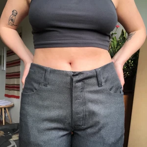 Jeans - Coola och unika jeans från Diesel. Storlek framgår ej men skulle gissa typ M/38. Jag är 170cm och dem är lite långa för mig men lätta att vika upp eller sy upp. Bra skick. 